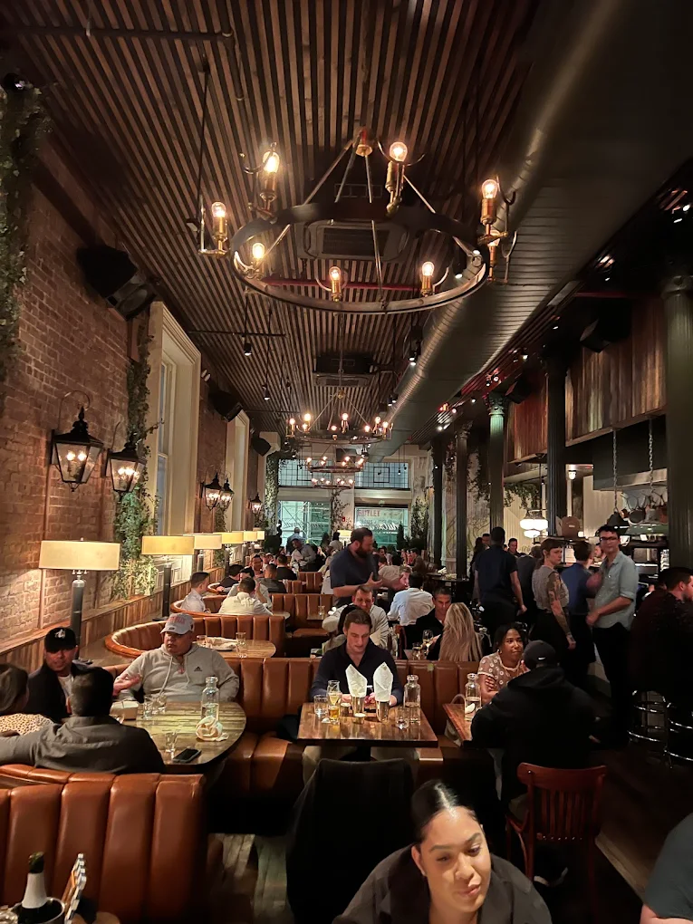 Au Cheval Restaurant | Famous American Diner &amp; Burger Spot